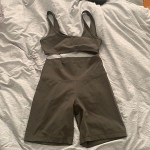 Aritzia TNA workout set